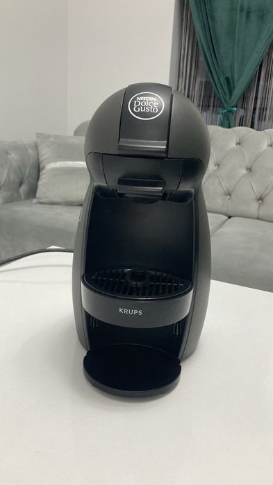 Кафе машина на капсули.DOLCE GUSTO