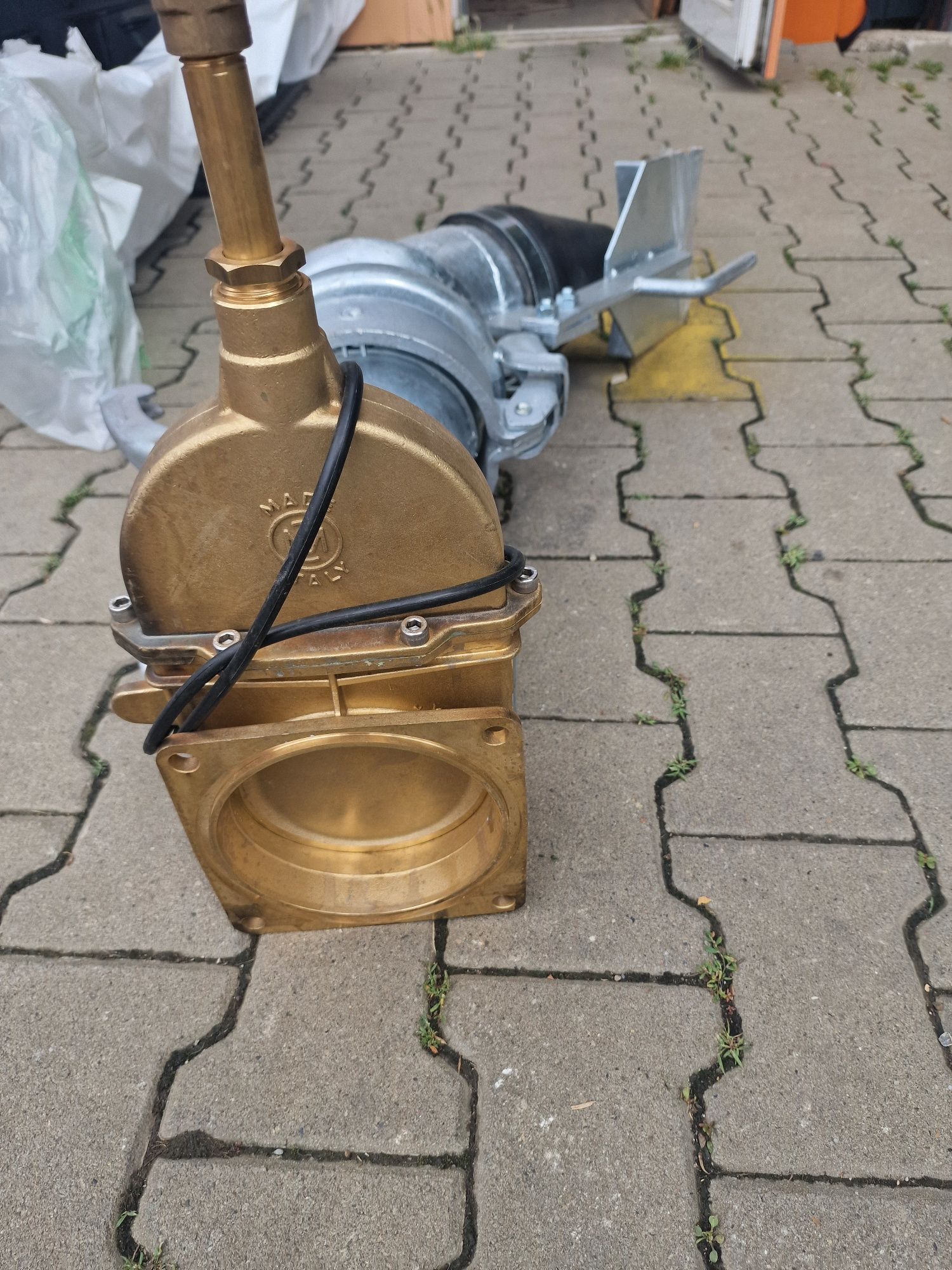 Robinet vana vidanja 2.3.4.5.6 toli cu flansa și filete