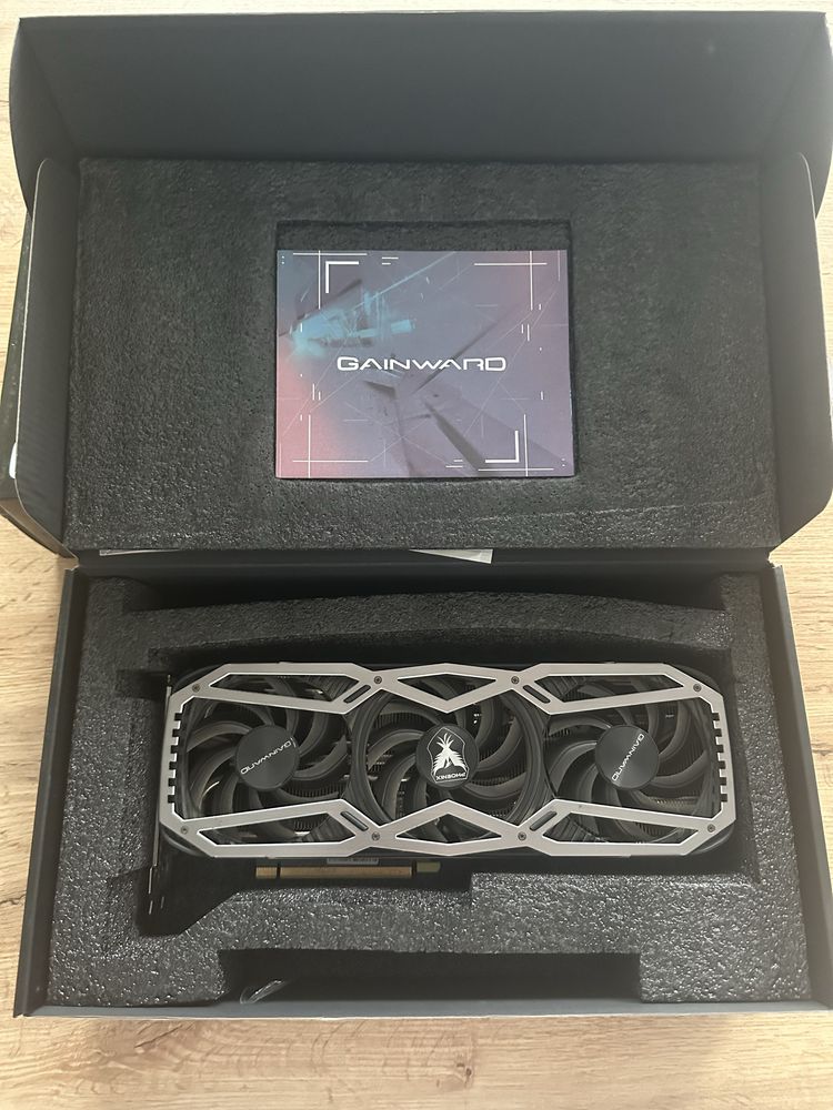Placa Videp RTX 3090 Phoenix 24 GB și RTX 3090 Gamin Pro Palit
