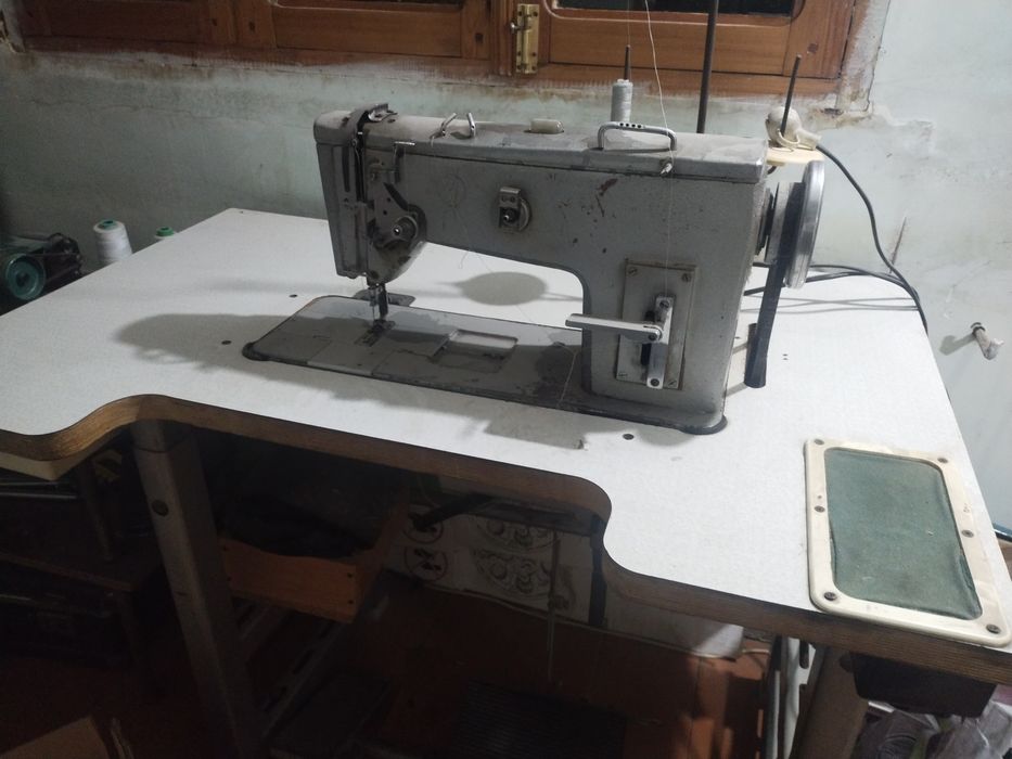 Швейная машинка хорошего состояния.