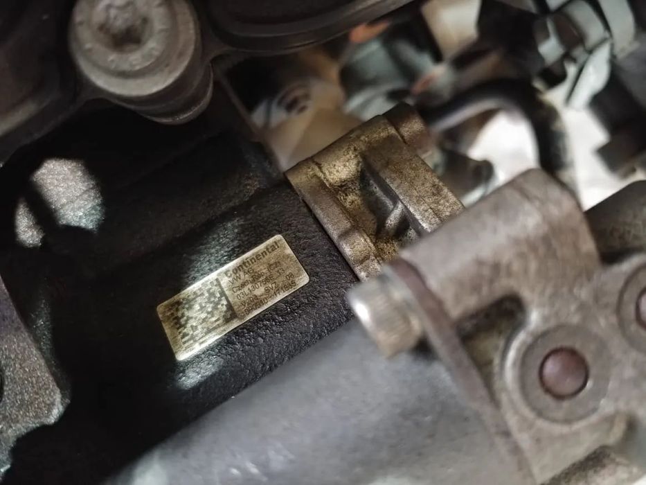 pompa inalta 1.6 tdi cay  vw polo 6r  caddy 3 golf 6 audi a3 8p1 seat altea 5p ibiza 4  03l130755e