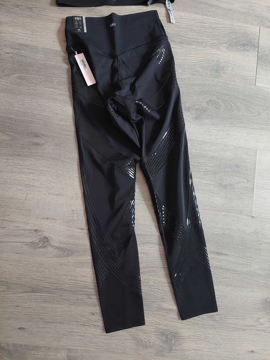 Екип за спорт Victoria Secret