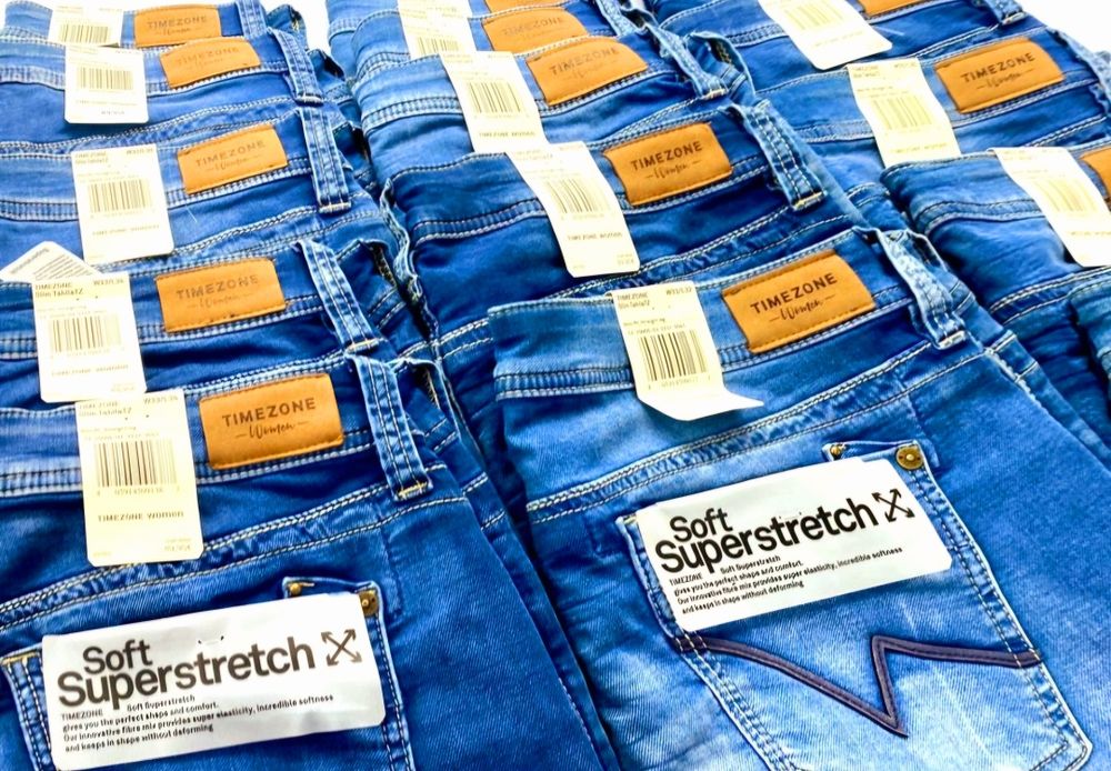 Blugi Jeans Timezone. 18.000 Bucăț