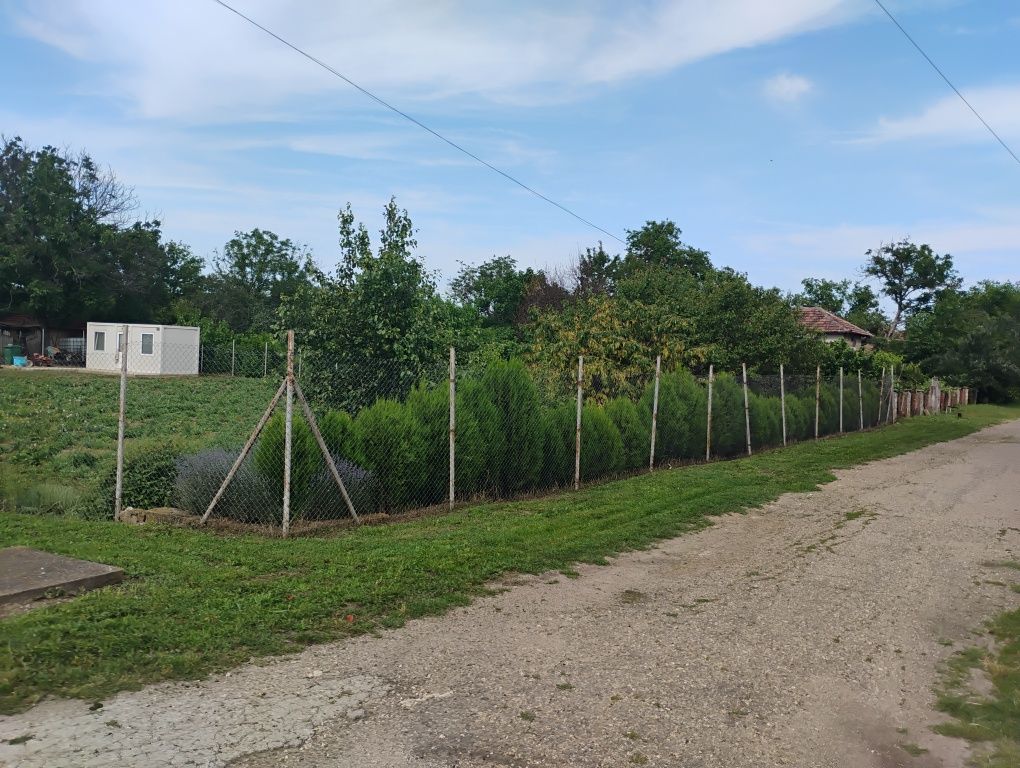 Продавам нова къща в село Бръшлен