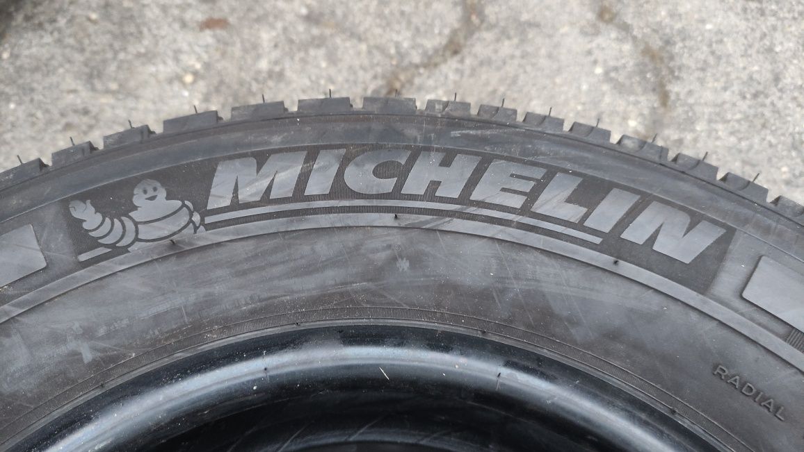 4 бр. 225/75/16 С бусови Летни гуми Michelin Дот 2022 като нови