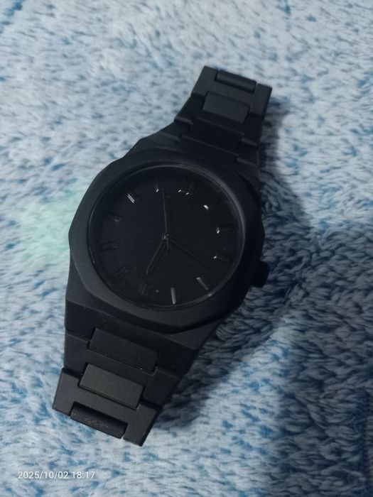 Черные часы красивые