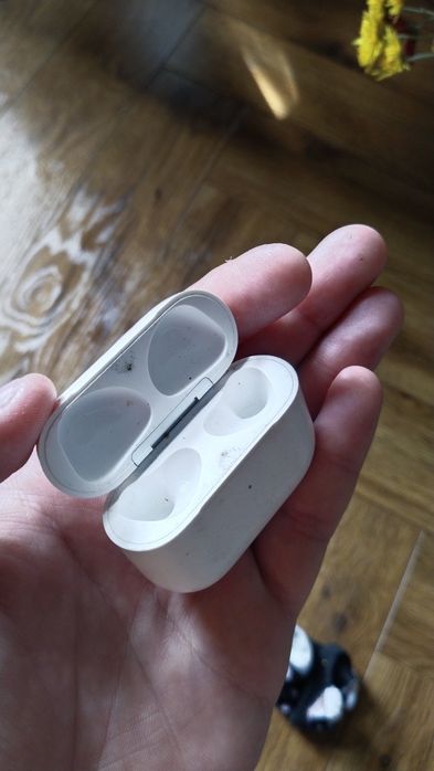 Продам кейс от наушников срочно