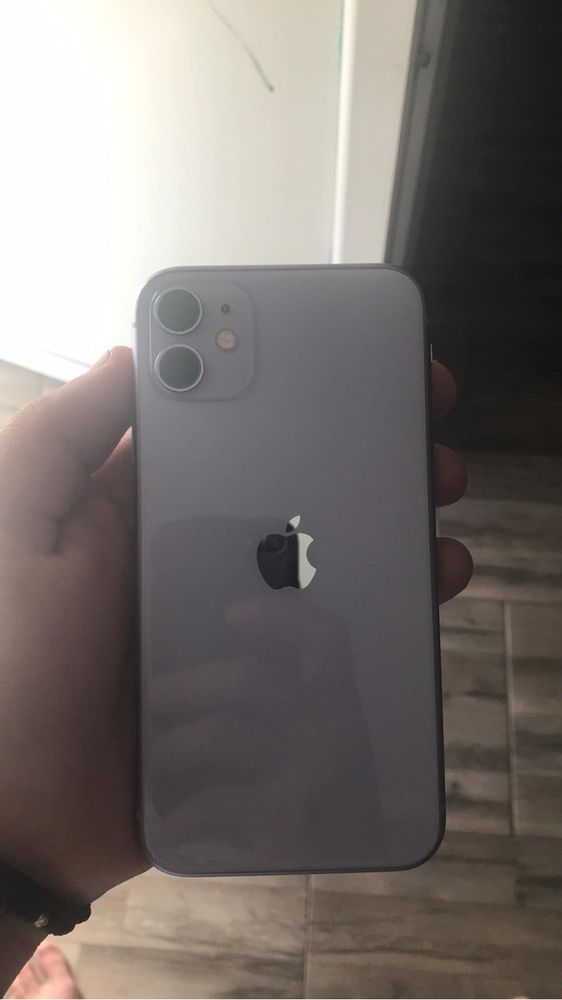 Vând iphone 11 impecabil