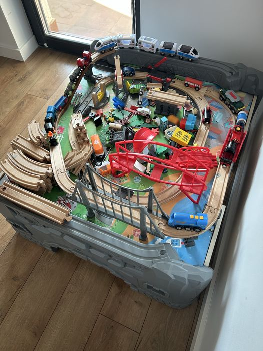 Set joc Hape - trenuri + sine din lemn