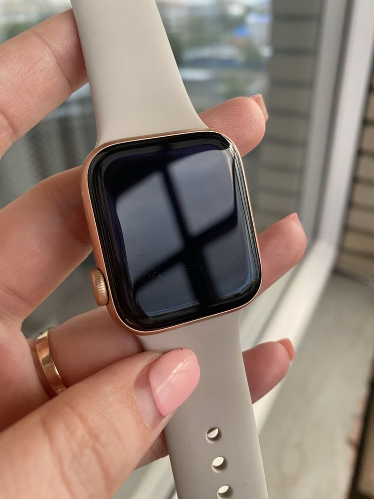 Продам apple watsh SE
