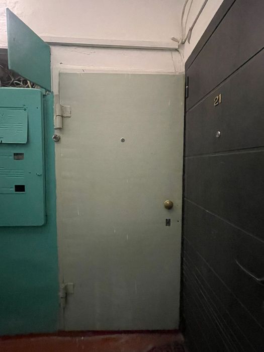 Отдам входную дверь металл