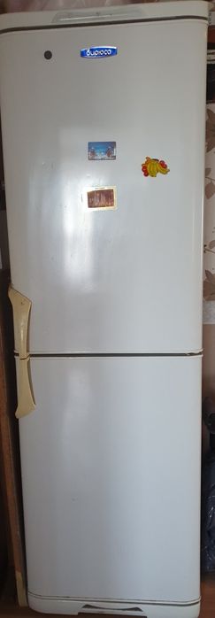 Продам холодильник Бирюса. Не работает!На запчасти!