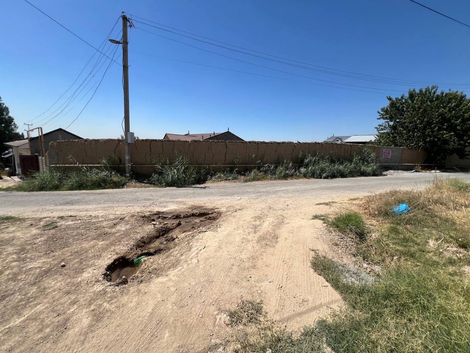 Yer sotiladi  uchqahramon xojiota