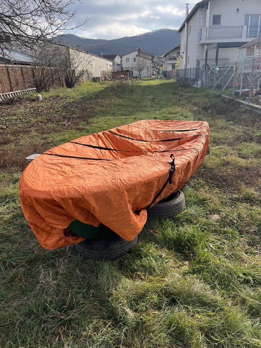 Barca de fibra de sticla