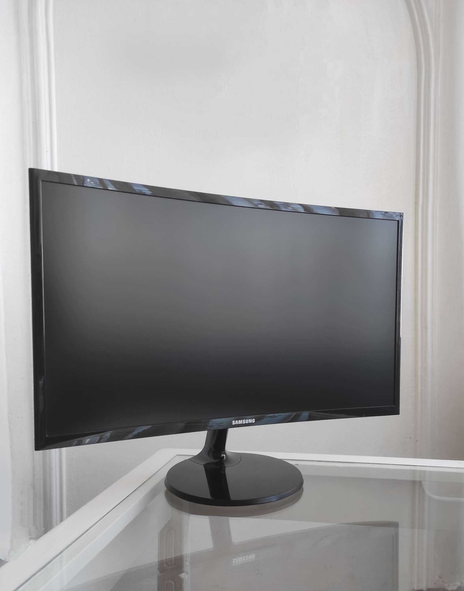 Монитор-SAMSUNG 24" C24F390FHU,LED