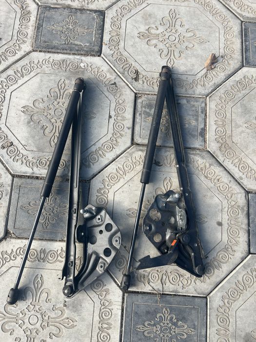 Петля капот мерседес w210