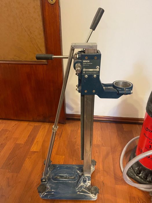 Vând ciocan demolator DeWalt D25961 qs