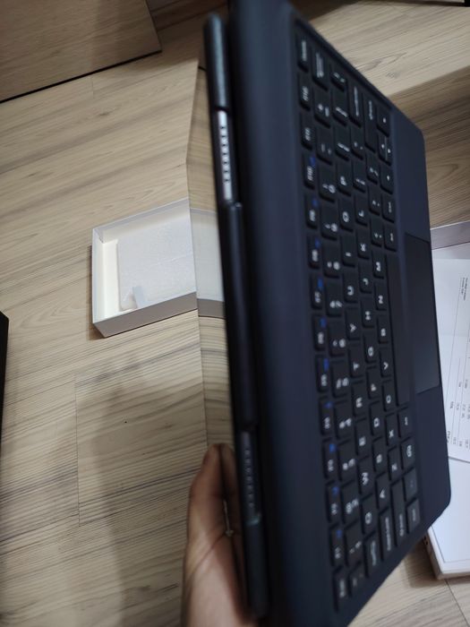 Tabletă cu tastatură, cartela telefon, ca noua