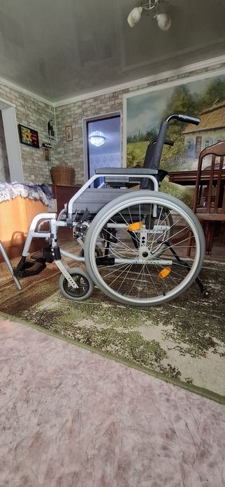 Продам инвалидное кресло
