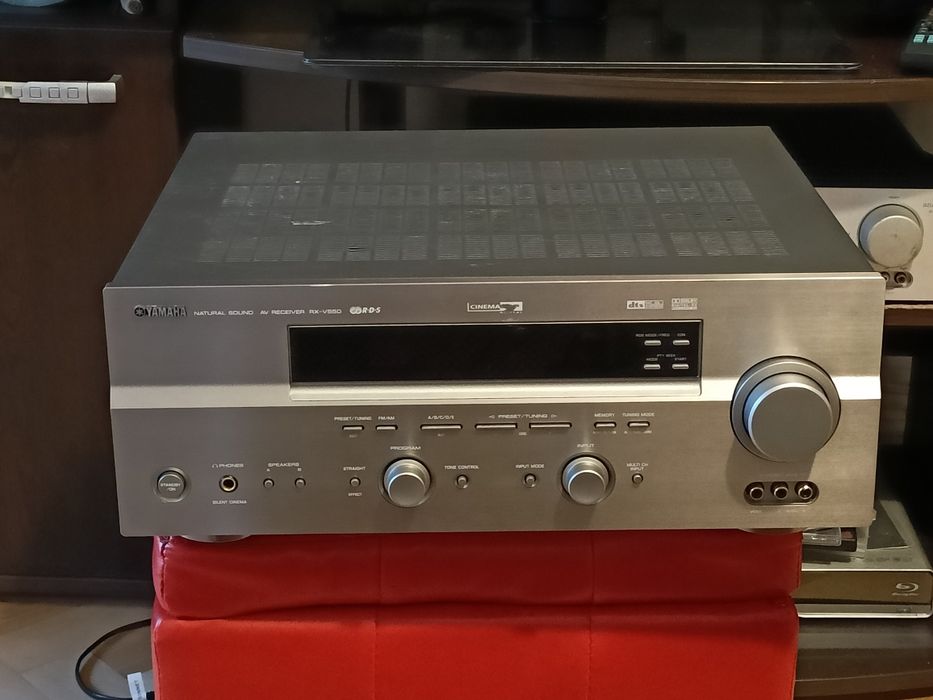 Yamaha RX-V550 .