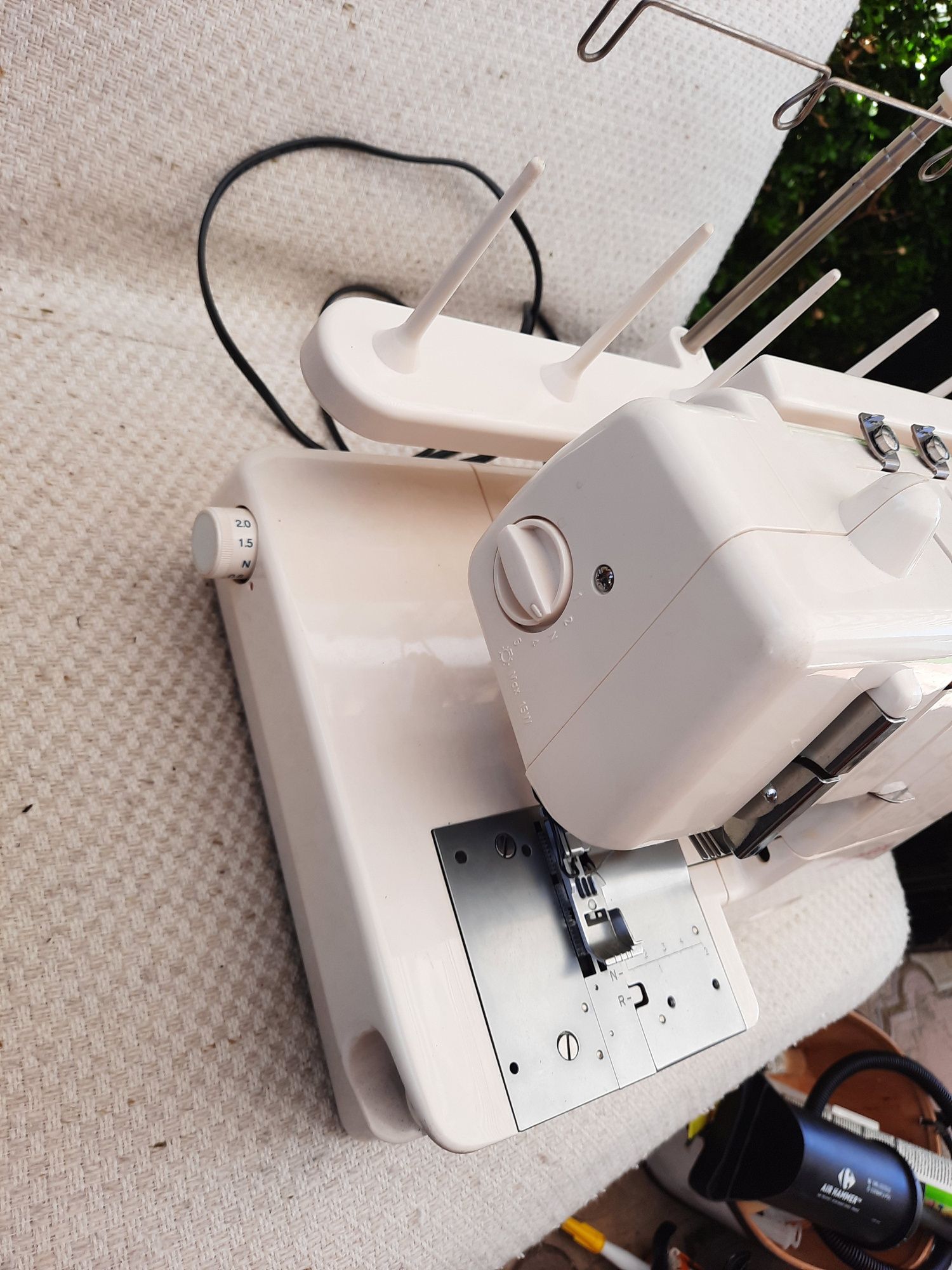 Masina de surfilat si acoperire Merrylock 3000 cu 3 ace si 5 fire