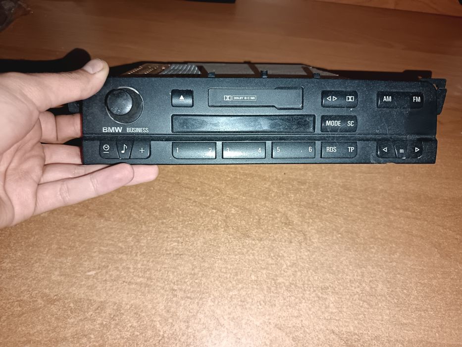 Vând casetofon original e46