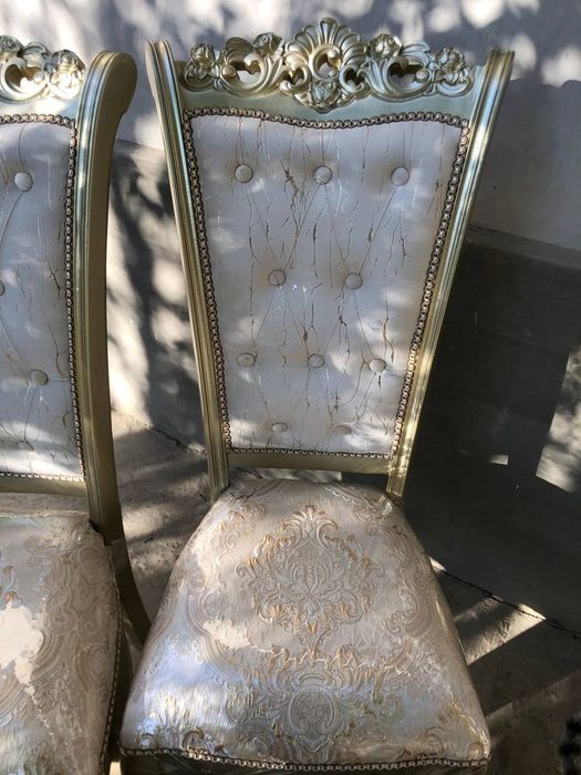 Yangi klassik stullar sotiladi