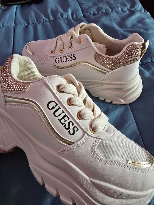 Нови маратонки Guess н.39