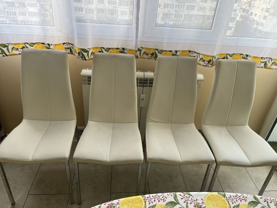 Столове, цвят Бял,