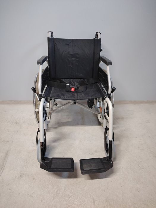 Carucior cu rotile/Fotoliu rulant  pentru persoane cu handicap.049