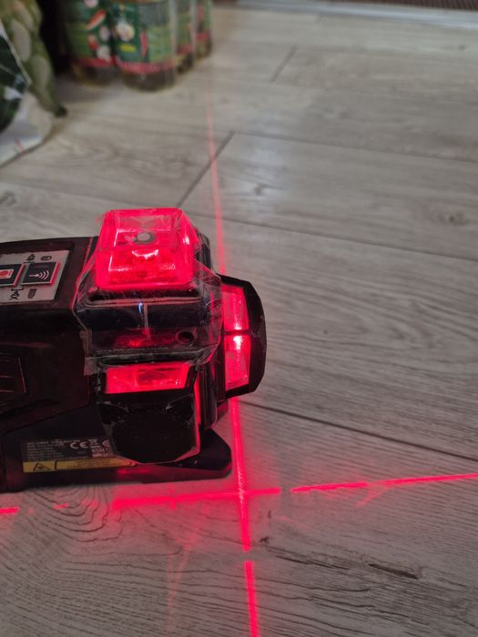 Laser bosch gll3-80 p lini rosi