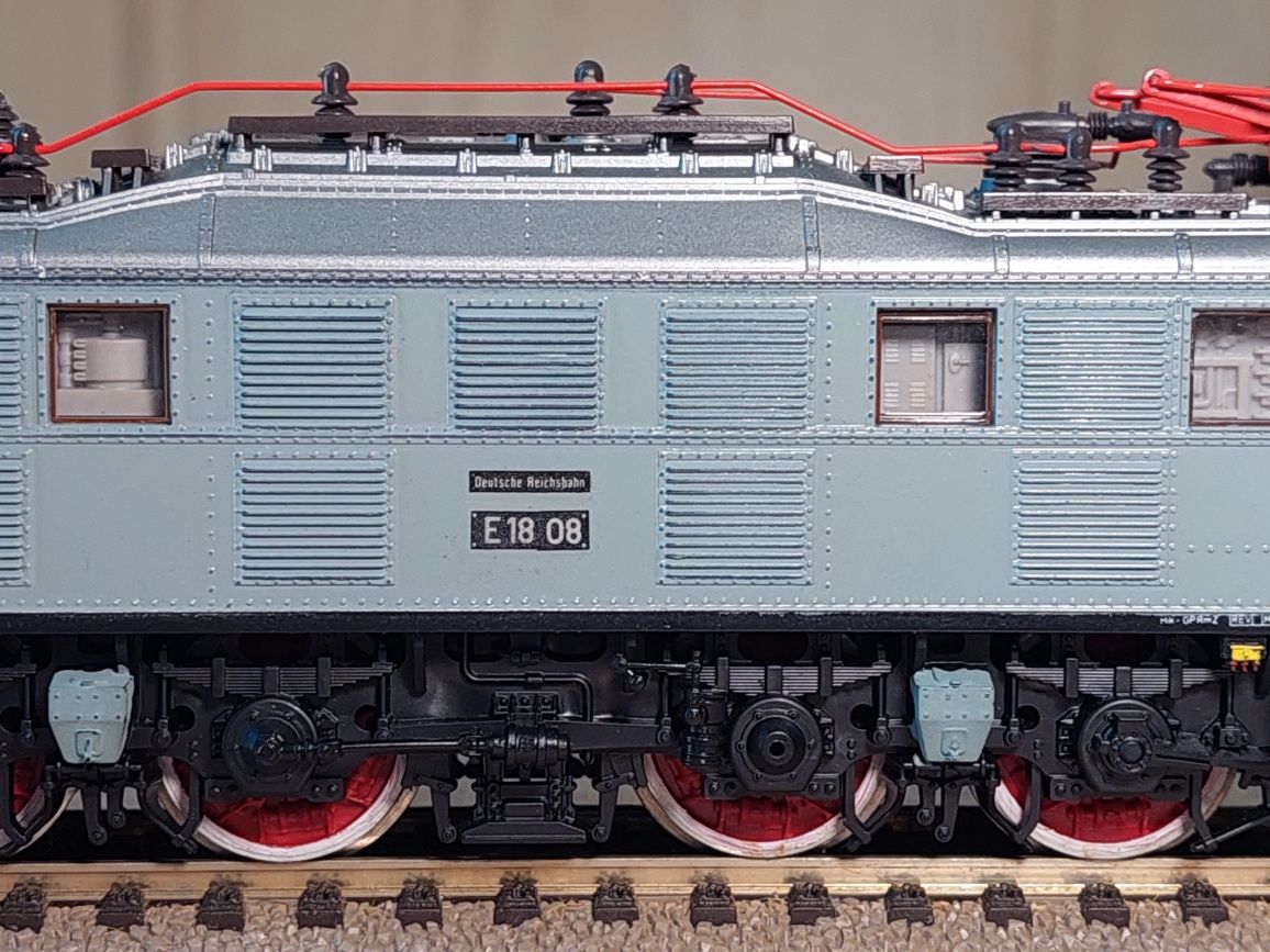 Roco locomotiva electrica DRG E18, H0, epoca 2 tren electric