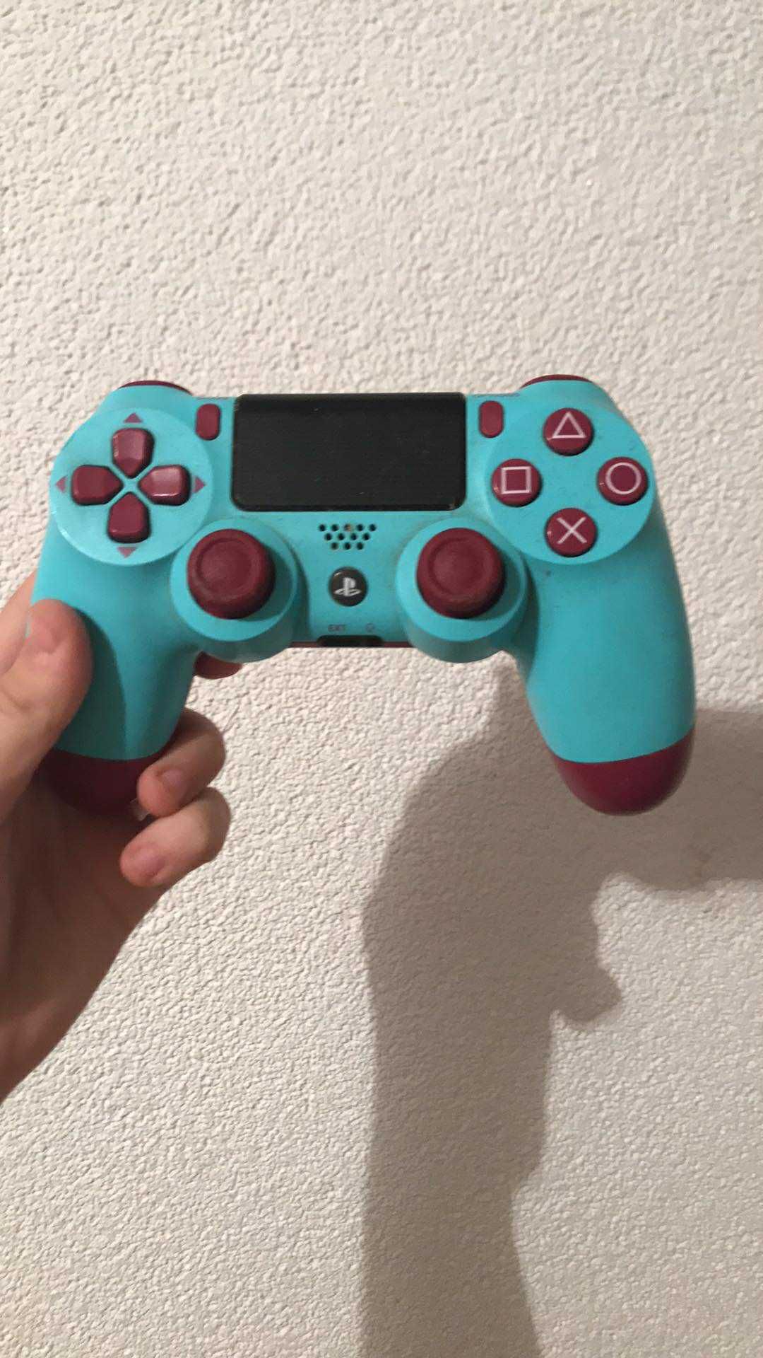 PS4 PRO , 1T memorie și două manete ‼️