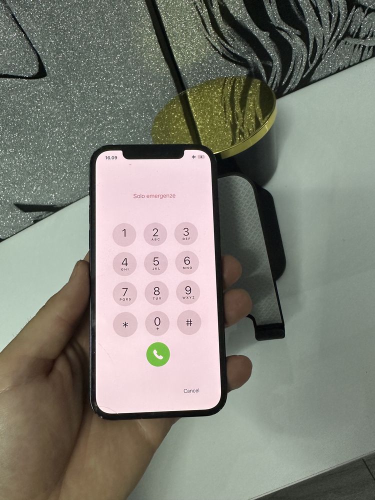 Vând iPhone 12  pentru piese