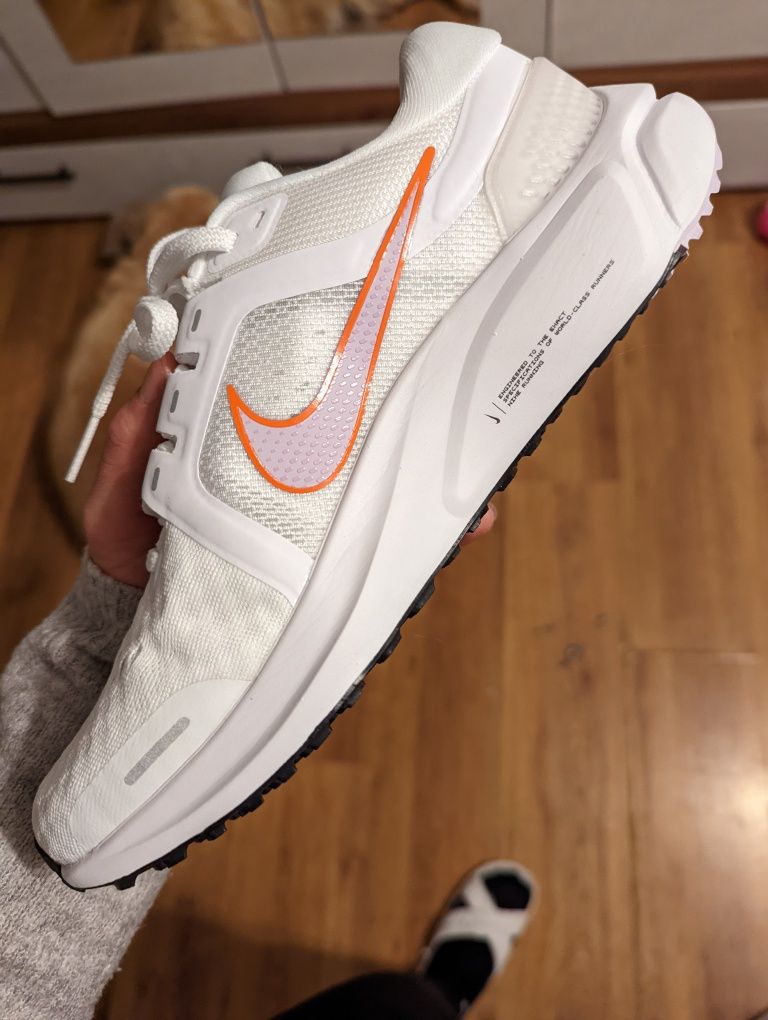 Nike Vomero 16 за бегачи