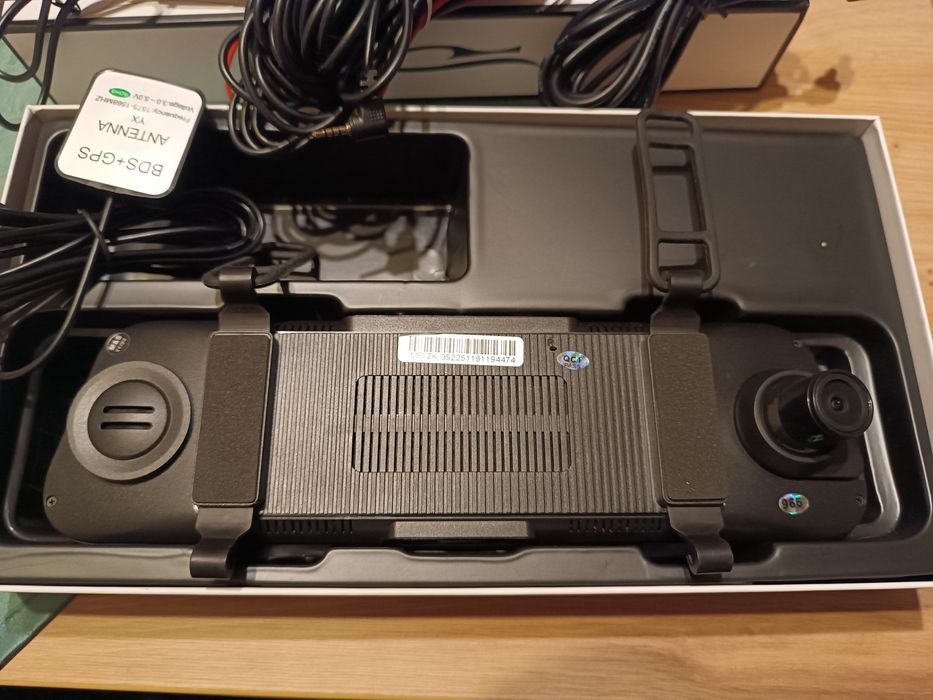 Видеорегистратор огледало с Андроид с ADAS, GPS, Bluetooth