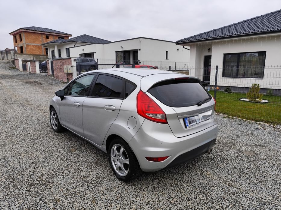 Vând Ford Fiesta