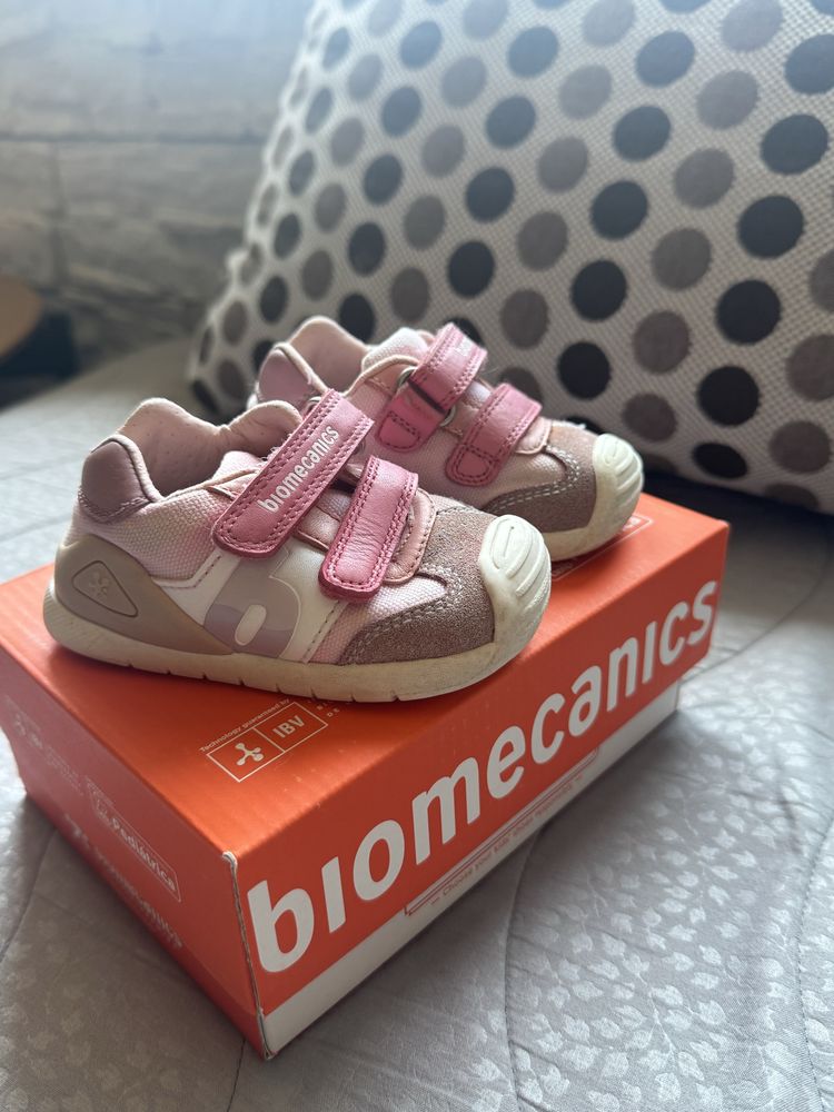 Сандали и обувки за прохождане biomecanics