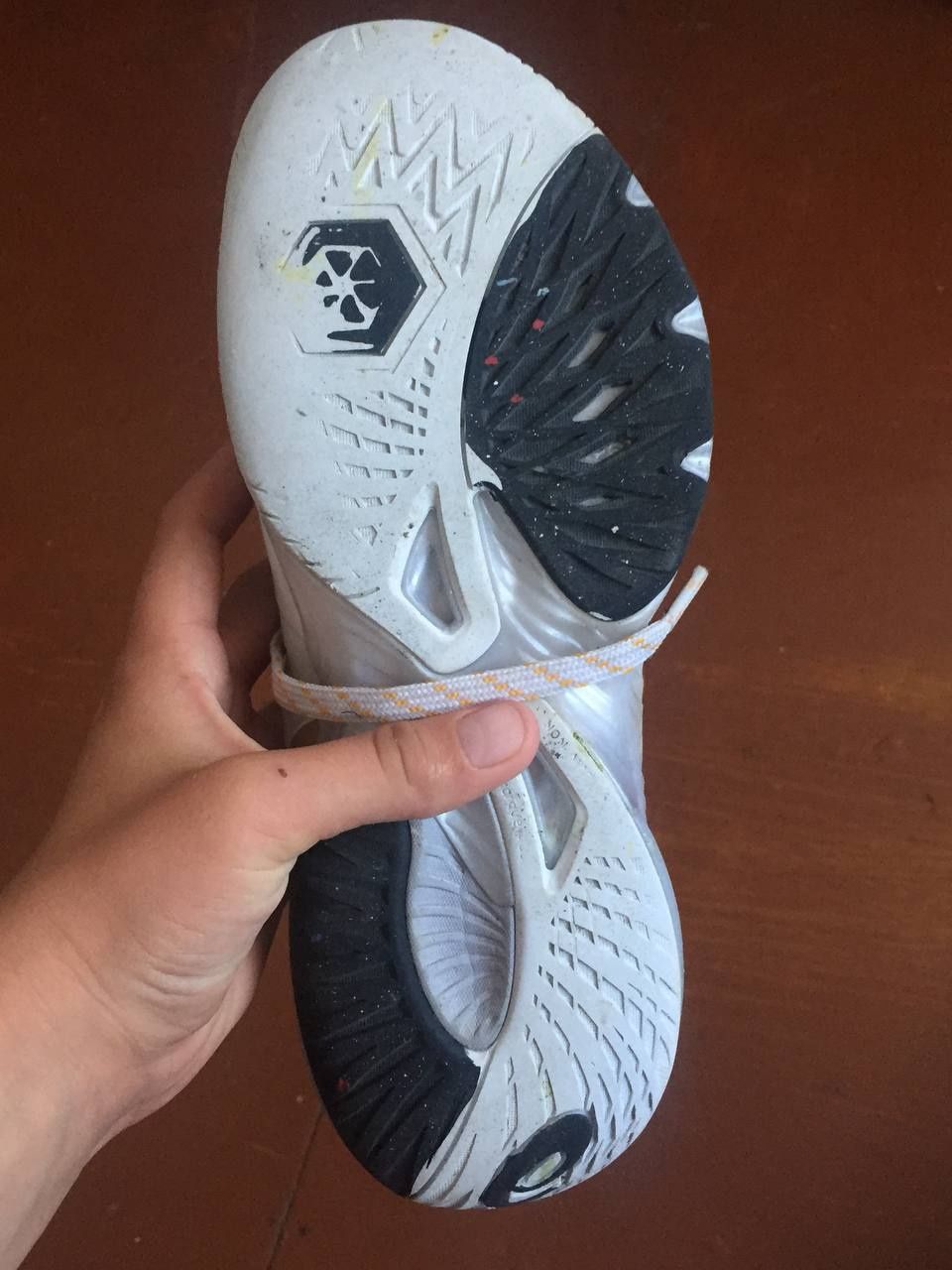 Продам Asics metarise