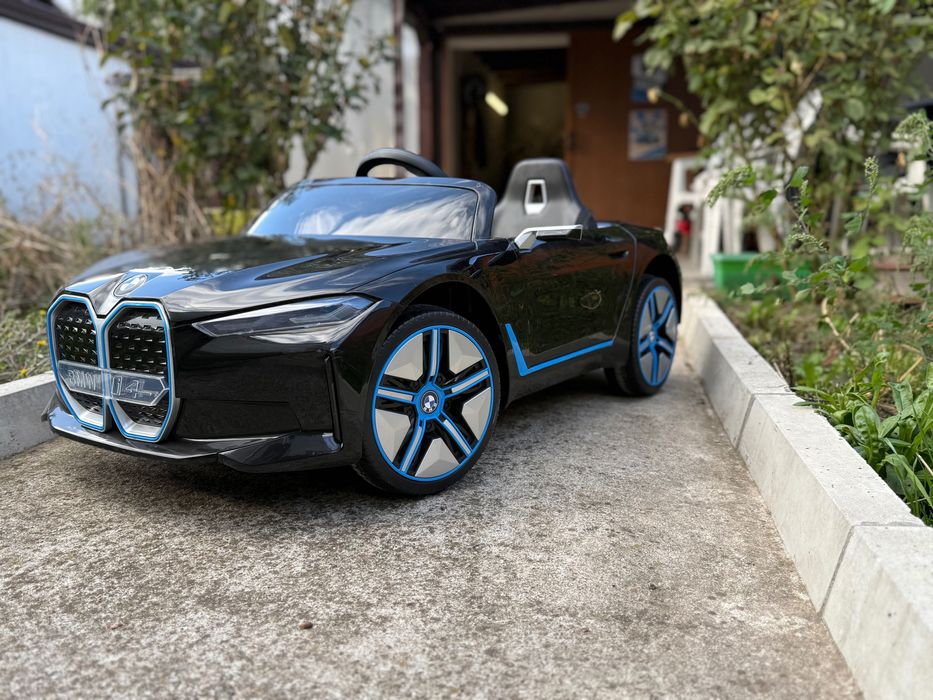 Детска акумолаторна електрическа кола BMW I4