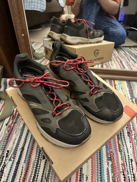 Продам кроссовки мужские