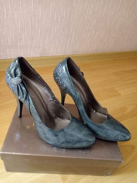 Туфли модельные продам
