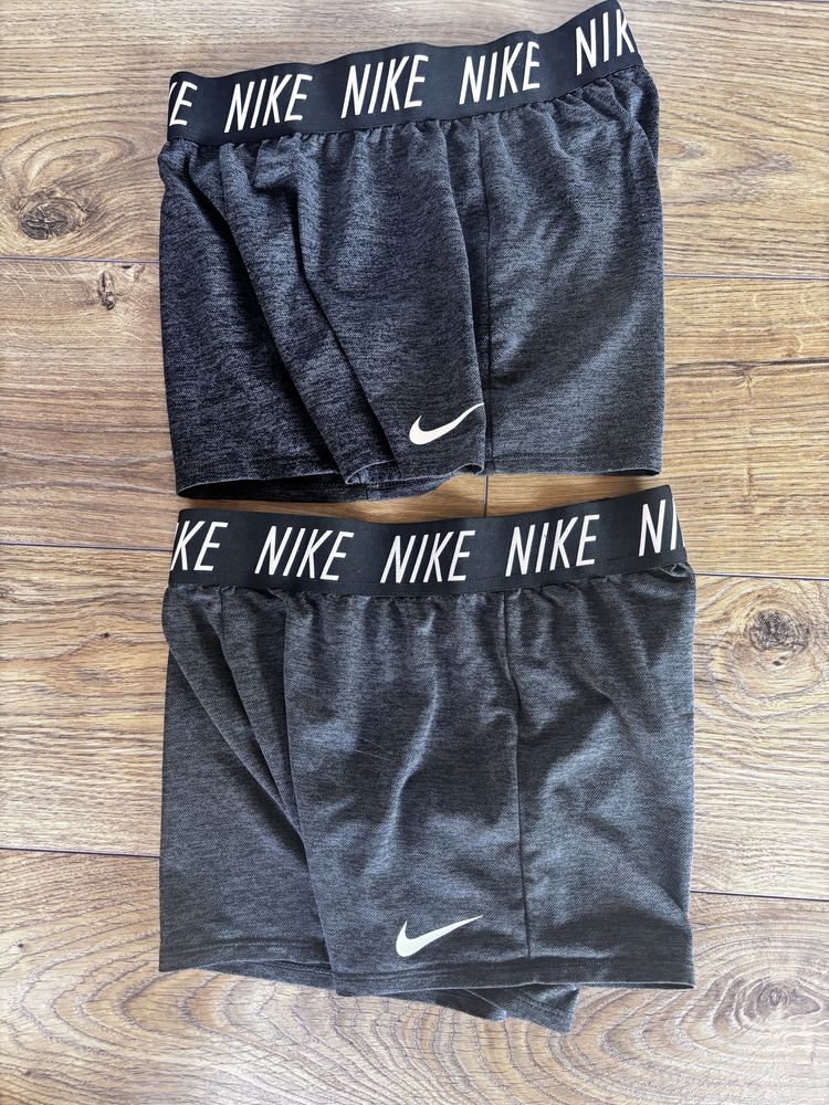 Дамски къси гащи Nike- размер S