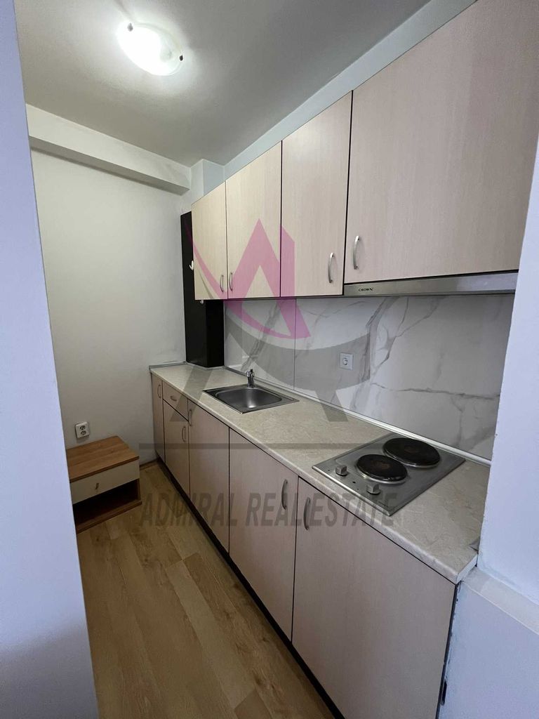 Дава се под наем Двустаен апартамент в Варна, Базар Левски - 65 кв.м за 325 € - Снимка #1