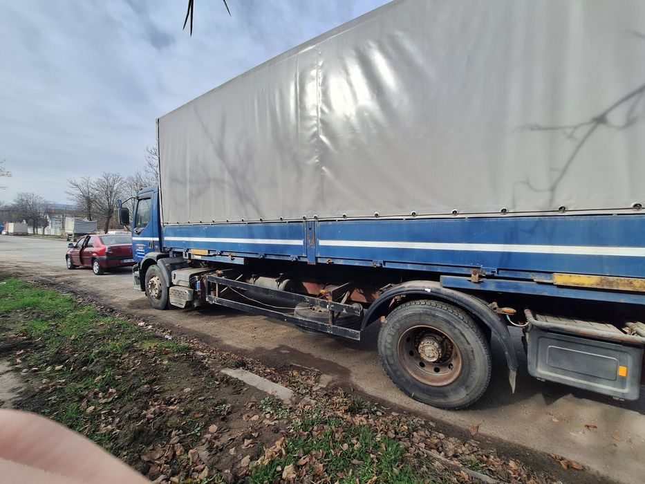 Vînd camion de școală