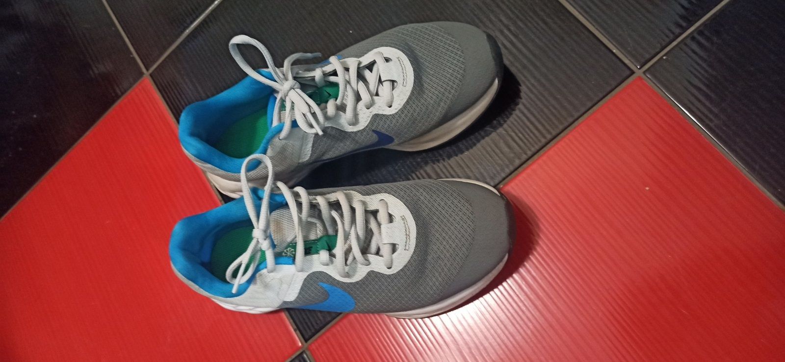 Маратонки Nike олекотени