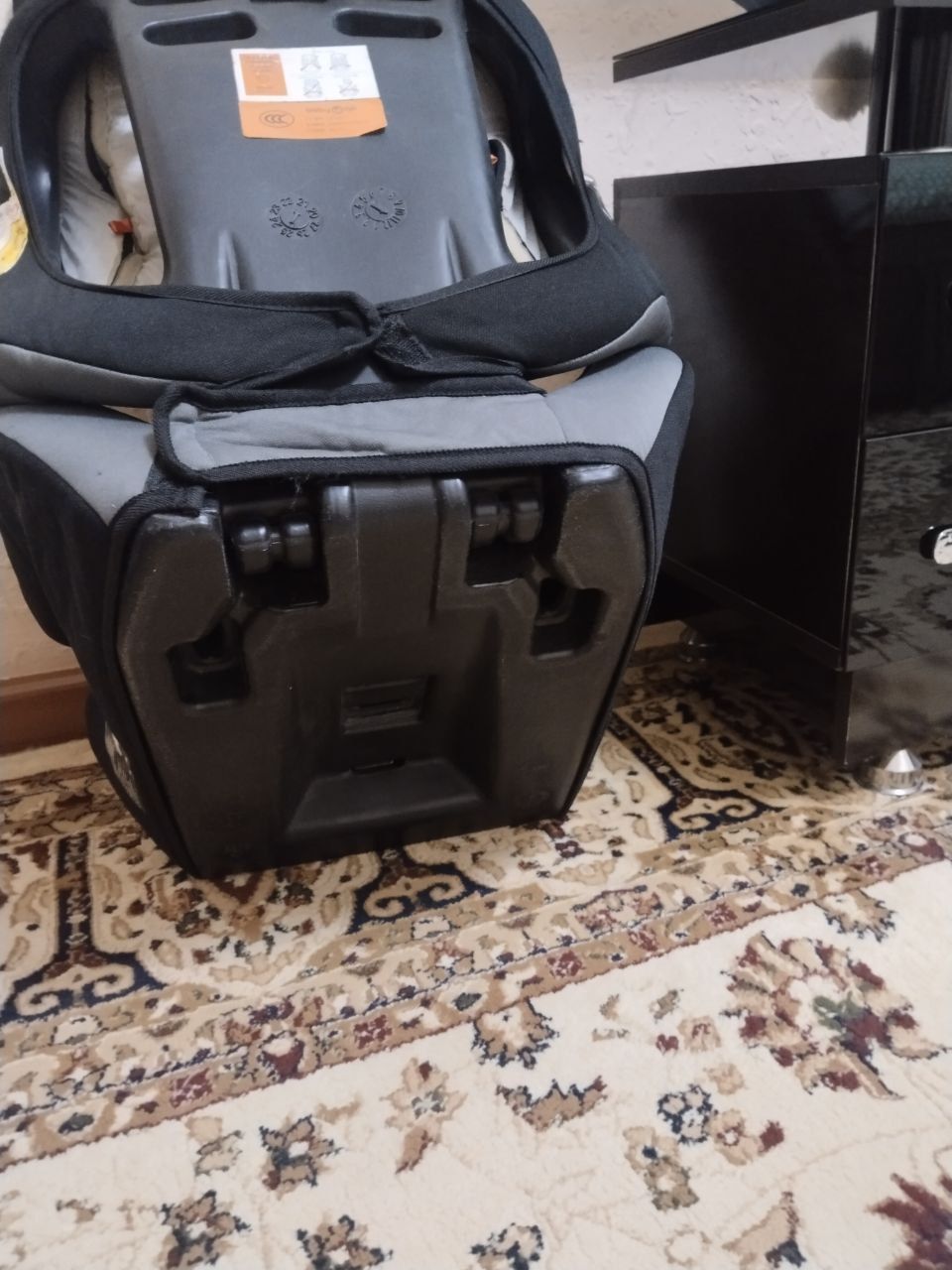 Продам детское кресло для автомобиля
