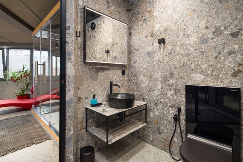 Дава се под наем Многостаен апартамент в София, Младост 4 - 275 кв.м за 2200 € - Снимка #1