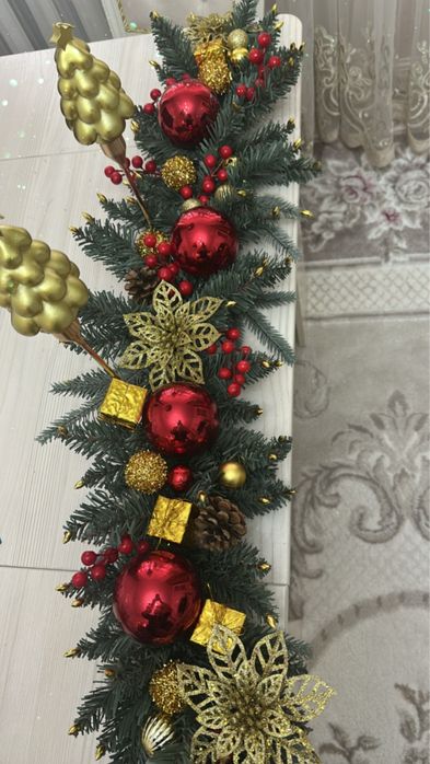 Новогодний декор на стол, над дверью, на окно