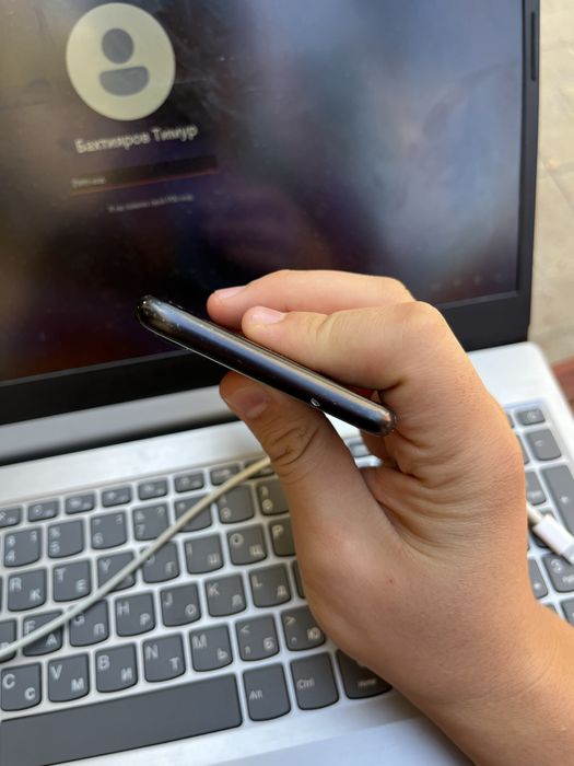 Iphone se(2) xolati ideal puli galishiladi